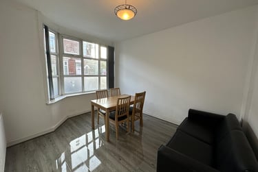 4 bed flat, Deyne Avenue, Rusholme, Manchester, M145SY - Image 3